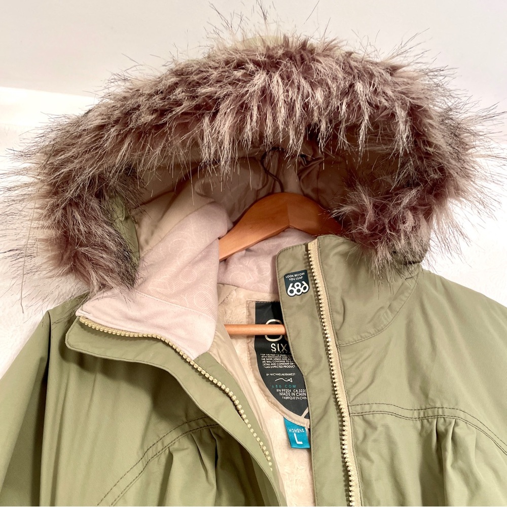686 Snow Parka in Sage Green, size L